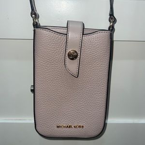 Michael Kors Phone Purse , brand new used only 2x . No tags